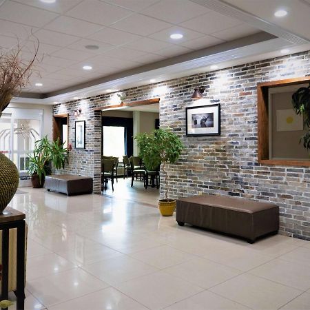 Days Inn & Suites By Wyndham Savannah North I-95 Port Wentworth Extérieur photo