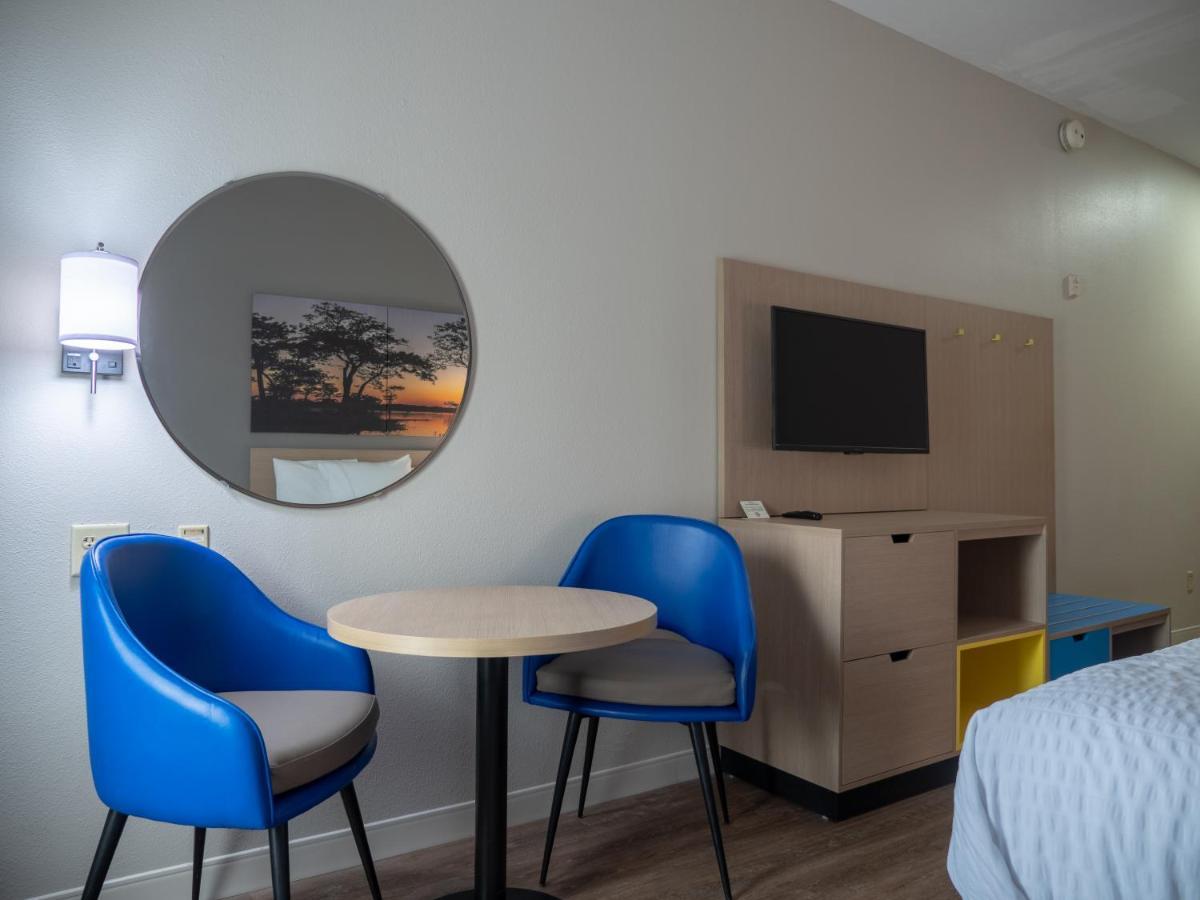Days Inn & Suites By Wyndham Savannah North I-95 Port Wentworth Extérieur photo
