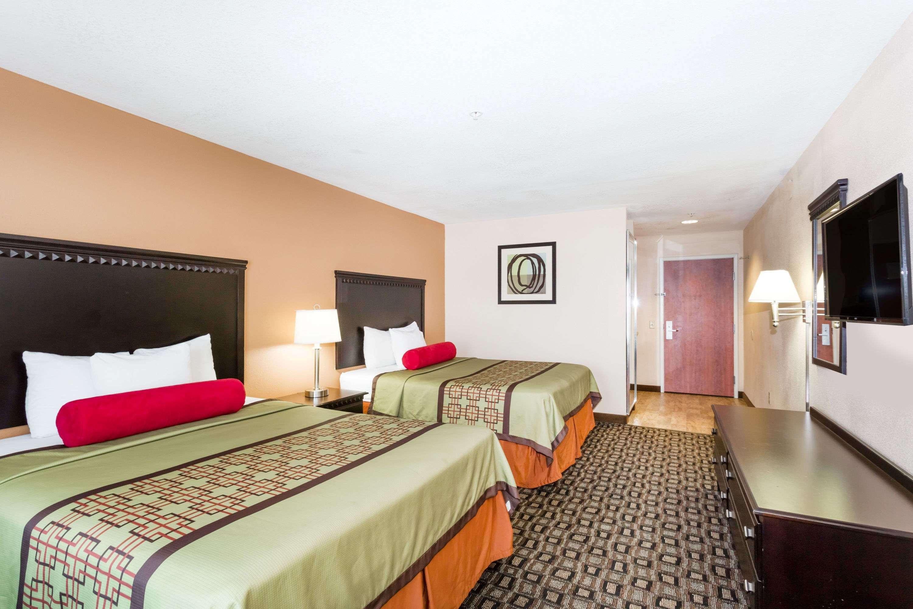 Days Inn & Suites By Wyndham Savannah North I-95 Port Wentworth Extérieur photo