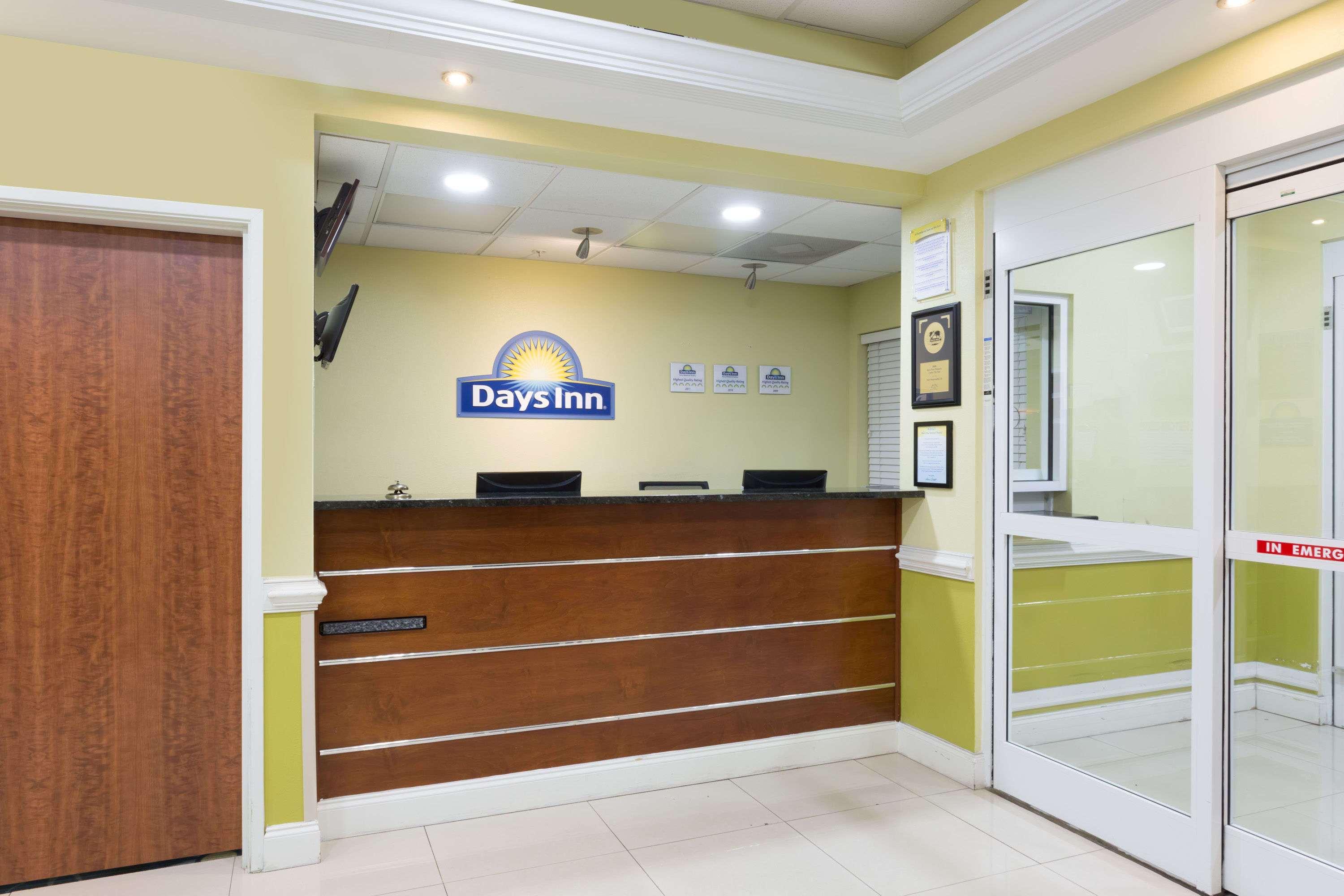 Days Inn & Suites By Wyndham Savannah North I-95 Port Wentworth Extérieur photo