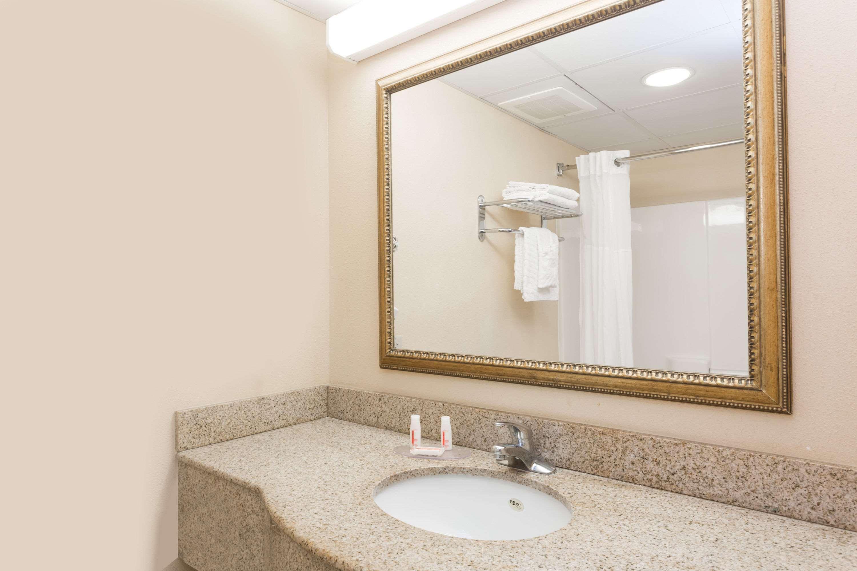 Days Inn & Suites By Wyndham Savannah North I-95 Port Wentworth Extérieur photo