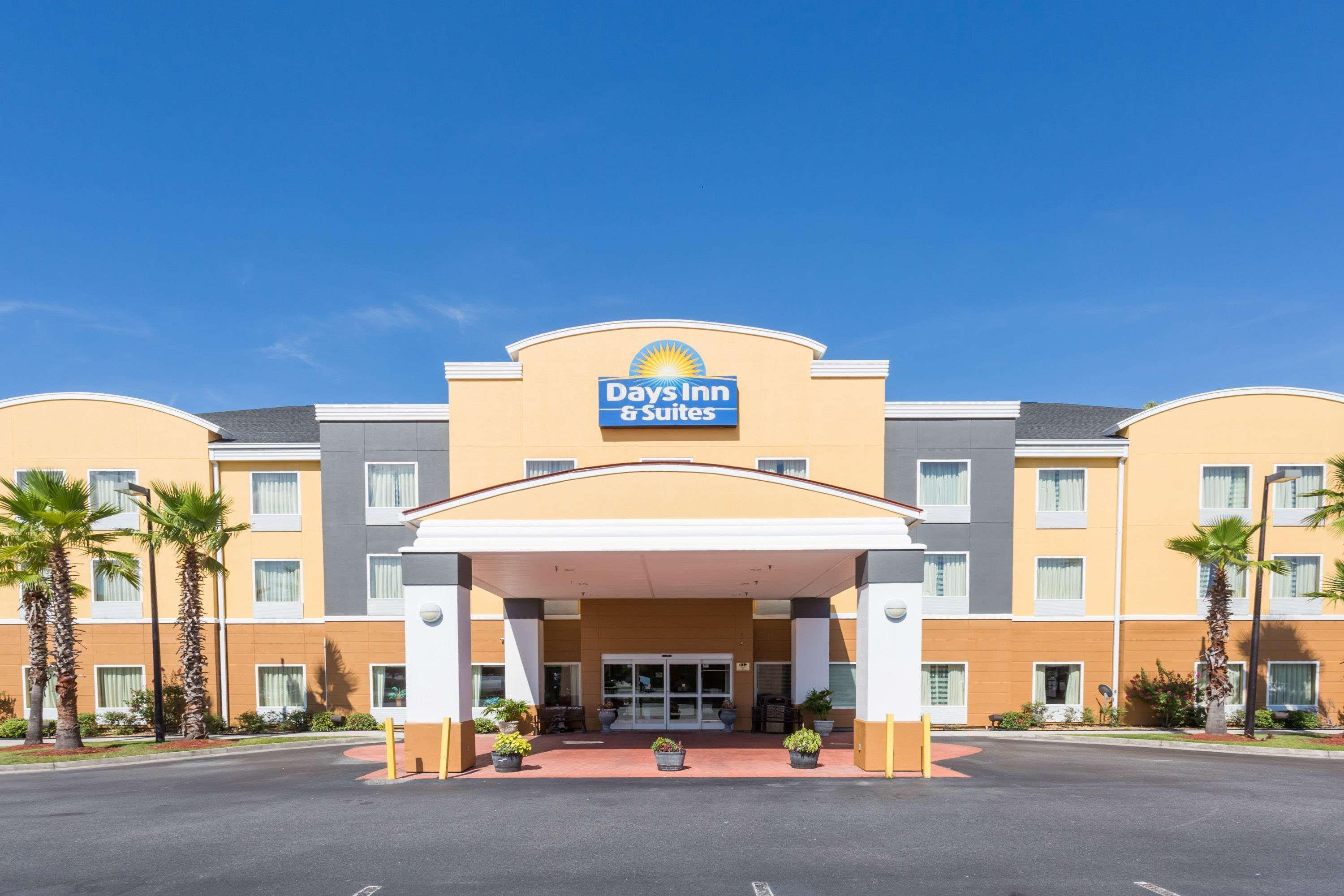 Days Inn & Suites By Wyndham Savannah North I-95 Port Wentworth Extérieur photo