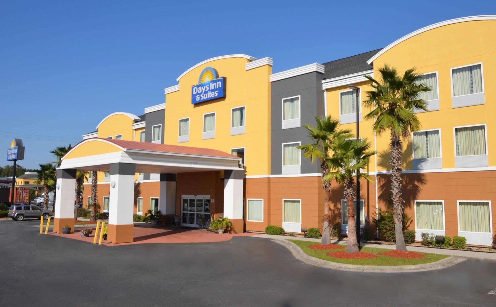 Days Inn & Suites By Wyndham Savannah North I-95 Port Wentworth Extérieur photo