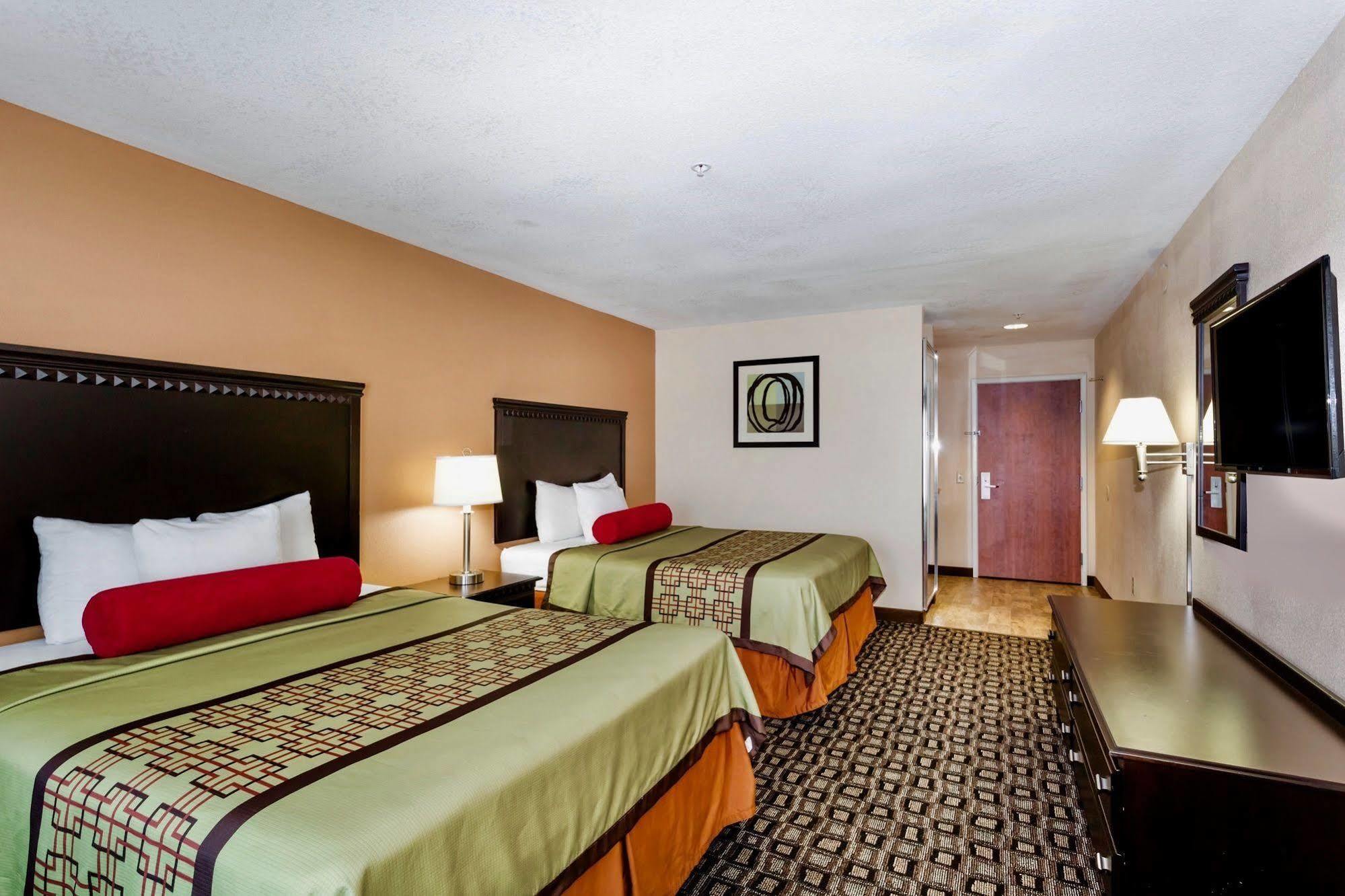 Days Inn & Suites By Wyndham Savannah North I-95 Port Wentworth Extérieur photo