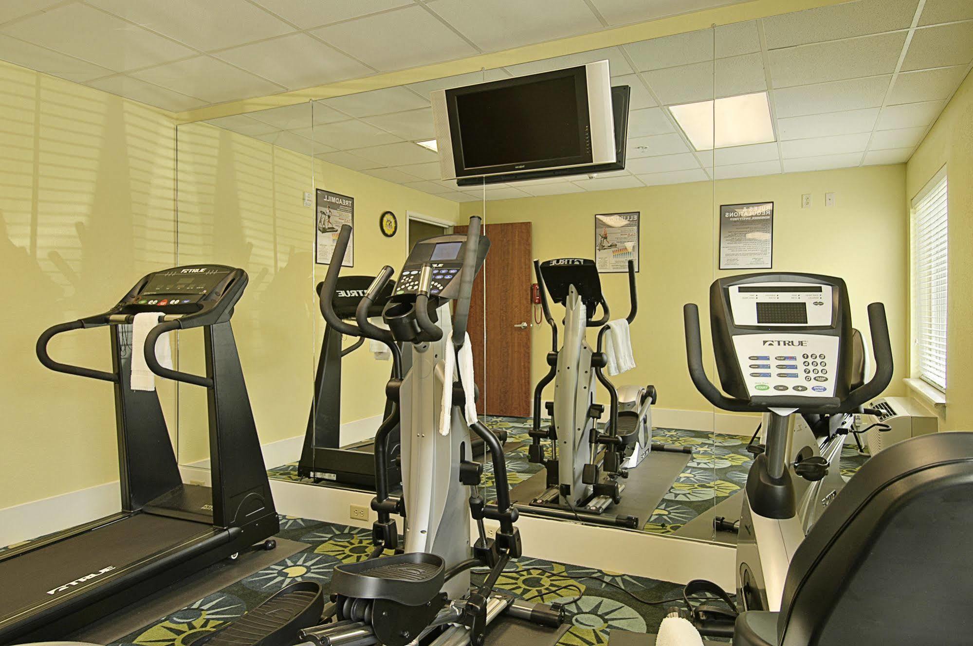 Days Inn & Suites By Wyndham Savannah North I-95 Port Wentworth Extérieur photo